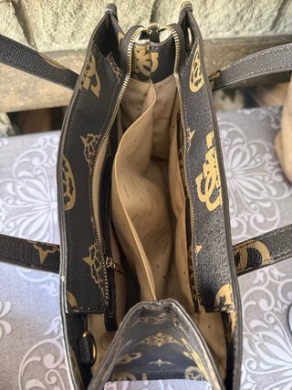 Bolso Guess Marrón y Dorado