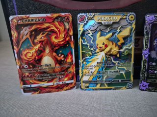 Cartas Pokémon Charizard, Pikachu, Gengar, Rayqua,