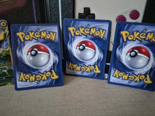 Cartas Pokémon Charizard, Pikachu, Gengar, Rayqua,