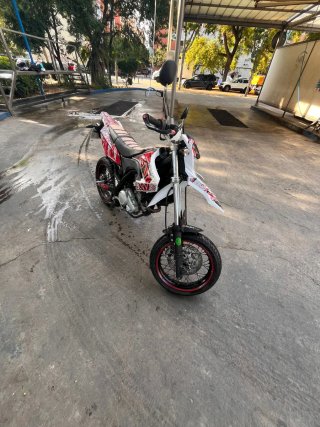 Yamaha WR125X Supermotard Roja y Blanca