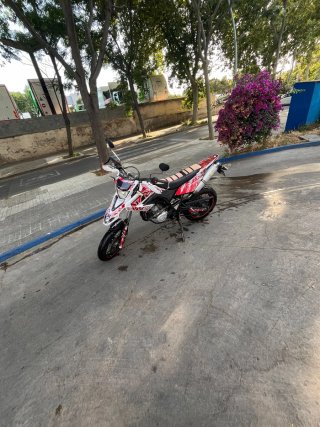 Yamaha WR125X Supermotard Roja y Blanca