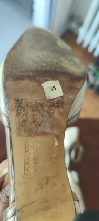 Zapatos de tacón Magrit beige y dorado