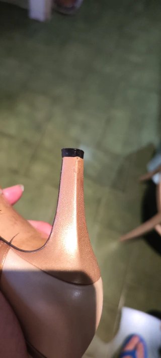 Zapatos de tacón Magrit beige y dorado
