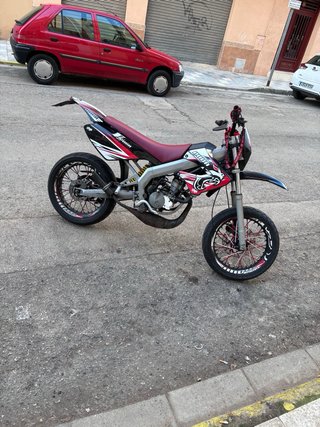 Derbi Senda Extreme Supermotard Roja y Blanca