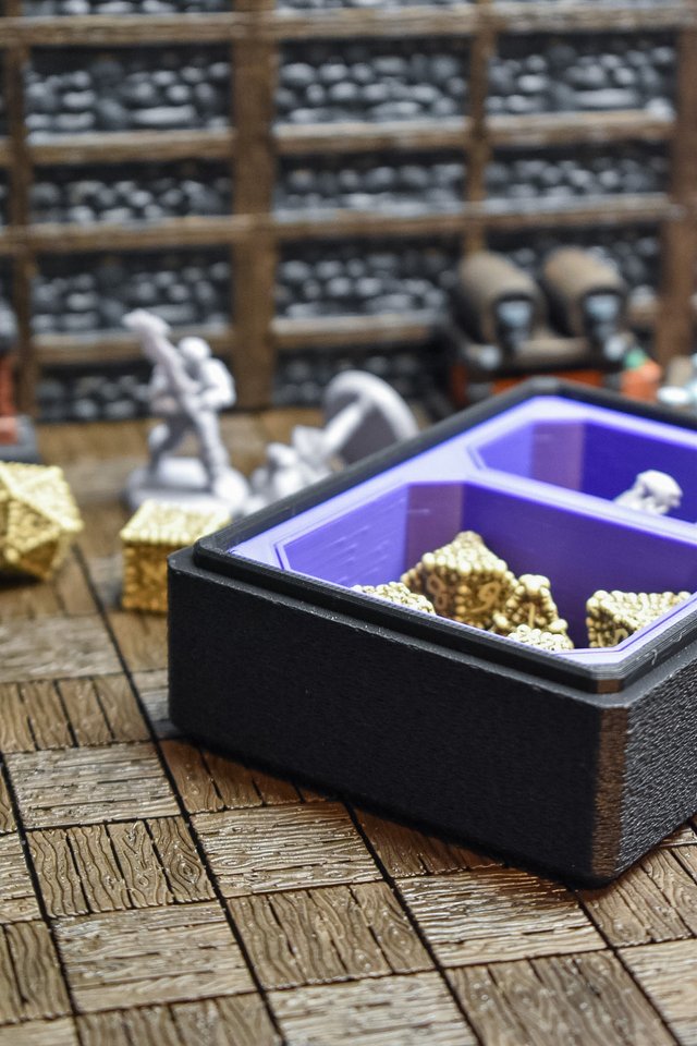 Adventurer Box – Porta Dadi e Miniature GDR Wizard