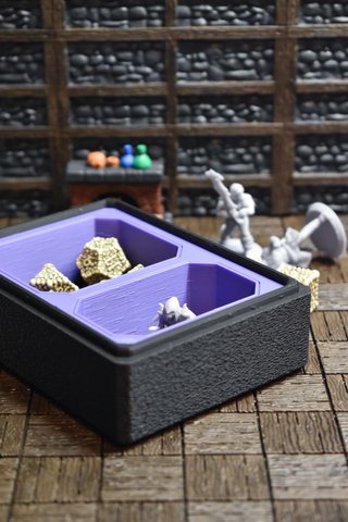Adventurer Box – Porta Dadi e Miniature GDR Wizard