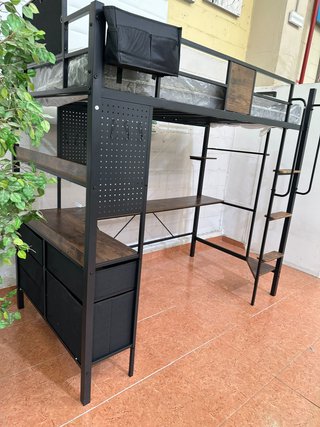 Litera juvenil con escritorio
