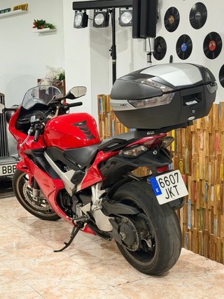 Honda VFR 800 F 2015 Roja