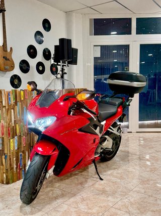Honda VFR 800 F 2015 Roja