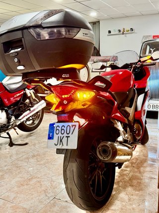 Honda VFR 800 F 2015 Roja