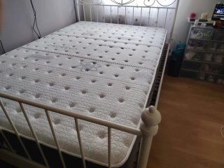 Cama con colchon y estructura