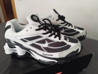 Zapatillas Supreme Blancas y Negras y rojas/negras