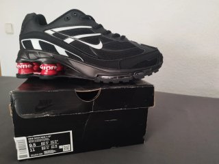 Zapatillas Supreme Blancas y Negras y rojas/negras