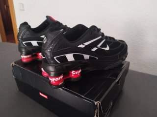 Zapatillas Supreme Blancas y Negras y rojas/negras
