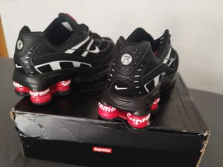 Zapatillas Supreme Blancas y Negras y rojas/negras