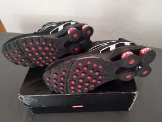 Zapatillas Supreme Blancas y Negras y rojas/negras