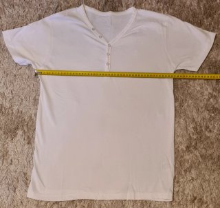 Camiseta blanca algodón cuello pico botones