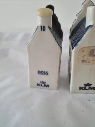 3 Casitas KLM con su  licor dentro