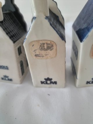 3 Casitas KLM con su  licor dentro