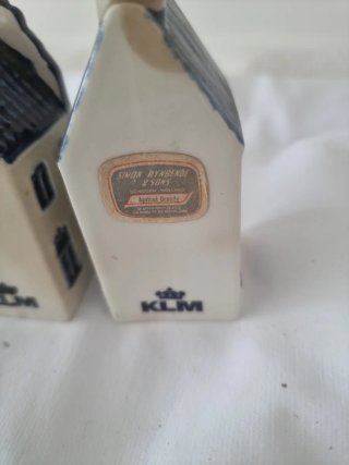 3 Casitas KLM con su  licor dentro