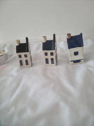 3 Casitas KLM con su  licor dentro
