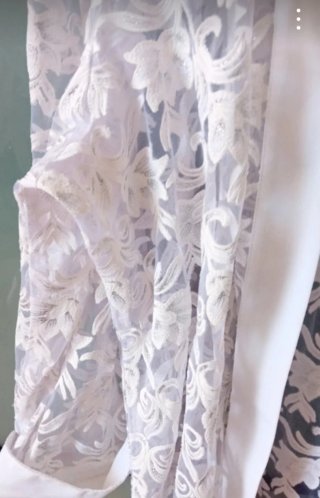 Blusa de encaje b Talla XXL Alt 74 De la axil65 c
