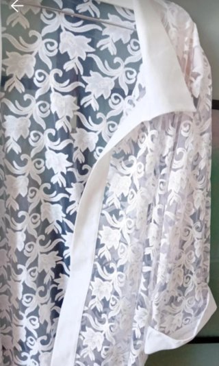 Blusa de encaje b Talla XXL Alt 74 De la axil65 c