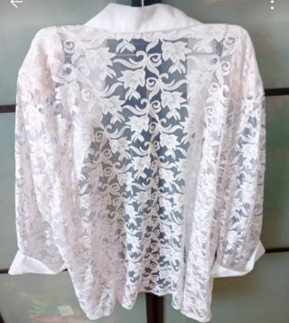 Blusa de encaje b Talla XXL Alt 74 De la axil65 c