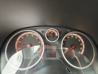 Opel Corsa 1.4 Gasolina 100 CV – 2014 – 229.000 km