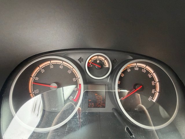 Opel Corsa 1.4 Gasolina 100 CV – 2014 – 229.000 km