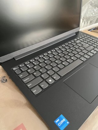 NUEVO Portátil Lenovo V15 G5 15.6" I5 120U 16GB