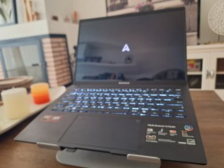 ASUS Zenbook AI 14 OLED 1.2Kg AMD Ryzen 7