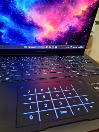 ASUS Zenbook AI 14 OLED 1.2Kg AMD Ryzen 7