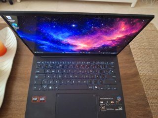ASUS Zenbook AI 14 OLED 1.2Kg AMD Ryzen 7