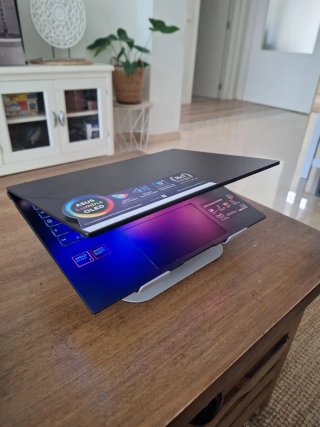 ASUS Zenbook AI 14 OLED 1.2Kg AMD Ryzen 7