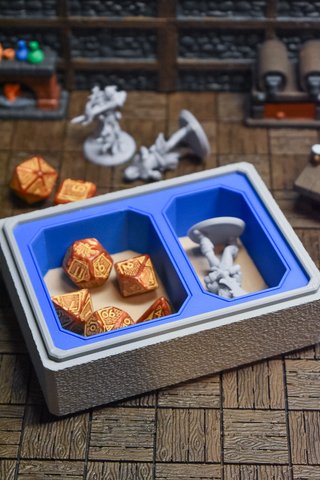 Adventurer Box – PortaDadi e Miniature GDR Paladin