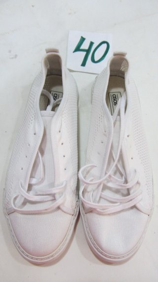 Zapatillas Nike Talla 40, .....y mas deportivas