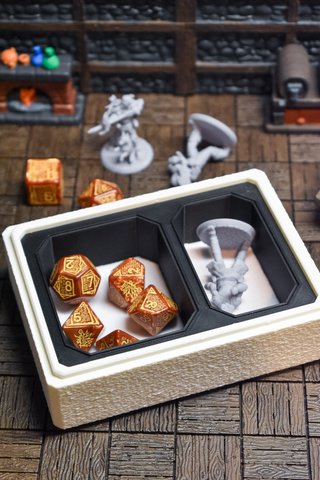 Adventurer Box – PortaDadi e Miniature GDR Cleric