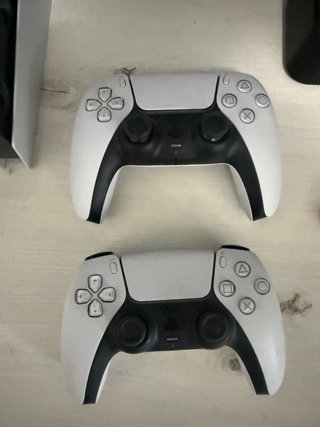 Consola PS5 + 2 Mandos + 5 Juegos