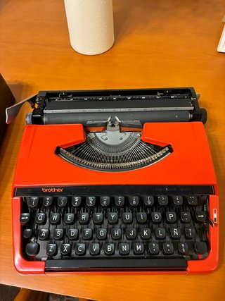 Máquina de escribir Brother Deluxe 220 Roja
