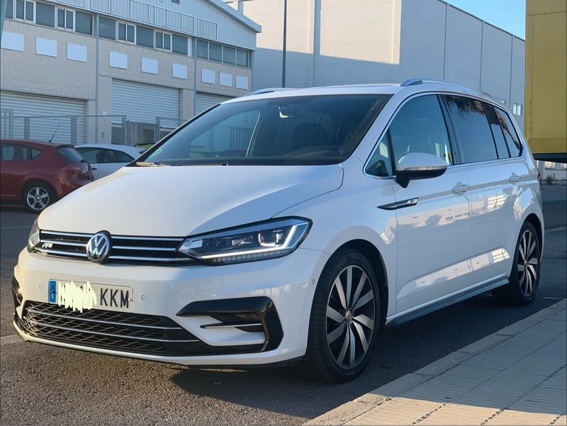 Volkswagen Touran R-Line Plus 2.0 150CV DSG6 - foto 1