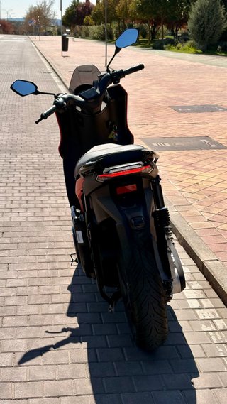 Moto Eléctrica SEAT 125 Scooter Roja