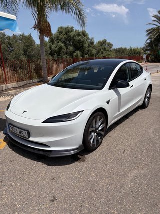 Tesla Model 3 2024