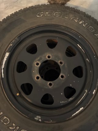 Llantas Nissan Patrol 260 con neumáticos