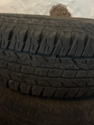 Llantas Nissan Patrol 260 con neumáticos