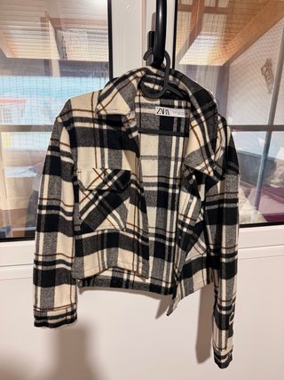 Chaqueta Zara cuadros beige y negra