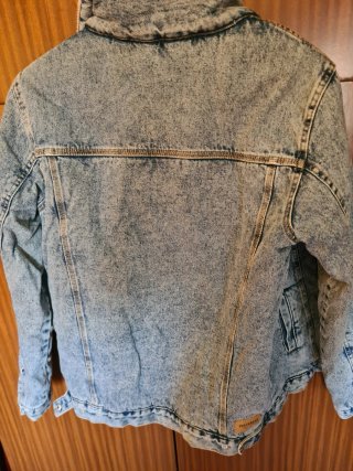 Cazadora vaquera Pull&Bear con borreguillo Talla M