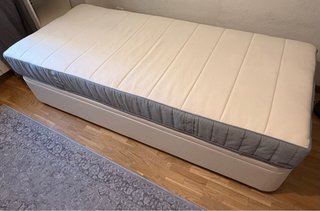 Canapé tapizado y colchón IKEA