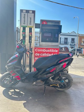 Yamaha Jog RR Negra y Rosa