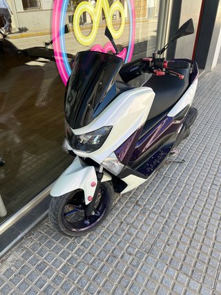 Yamaha NMAX Maxi Scooter Automática
